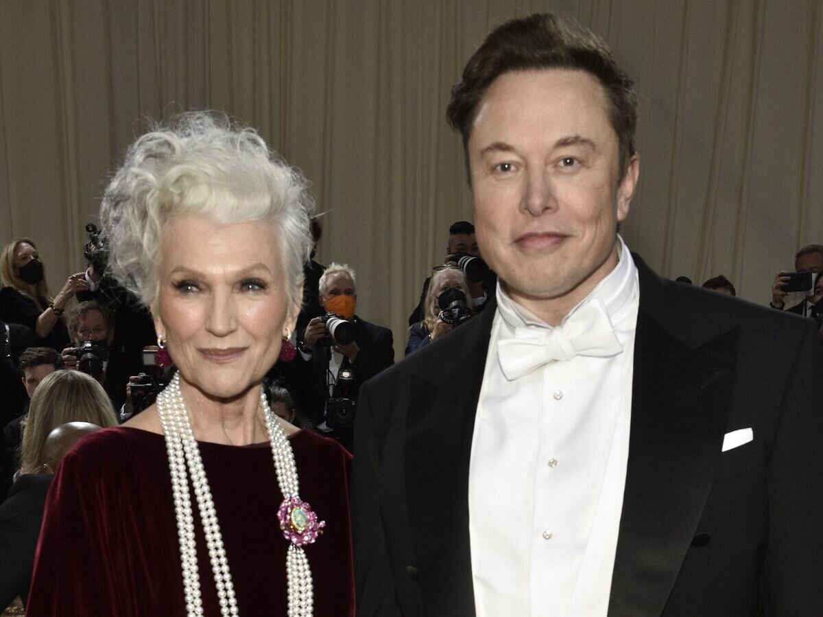    Мэй Маск и ее сын Илон Маск© AP Photo / Invision/Evan Agostini