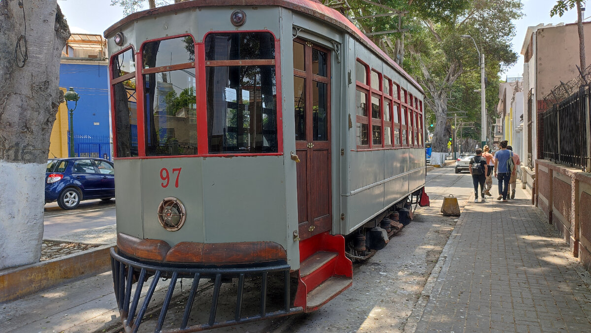 Вот на таком трамвае приезжают нежданные гости😃