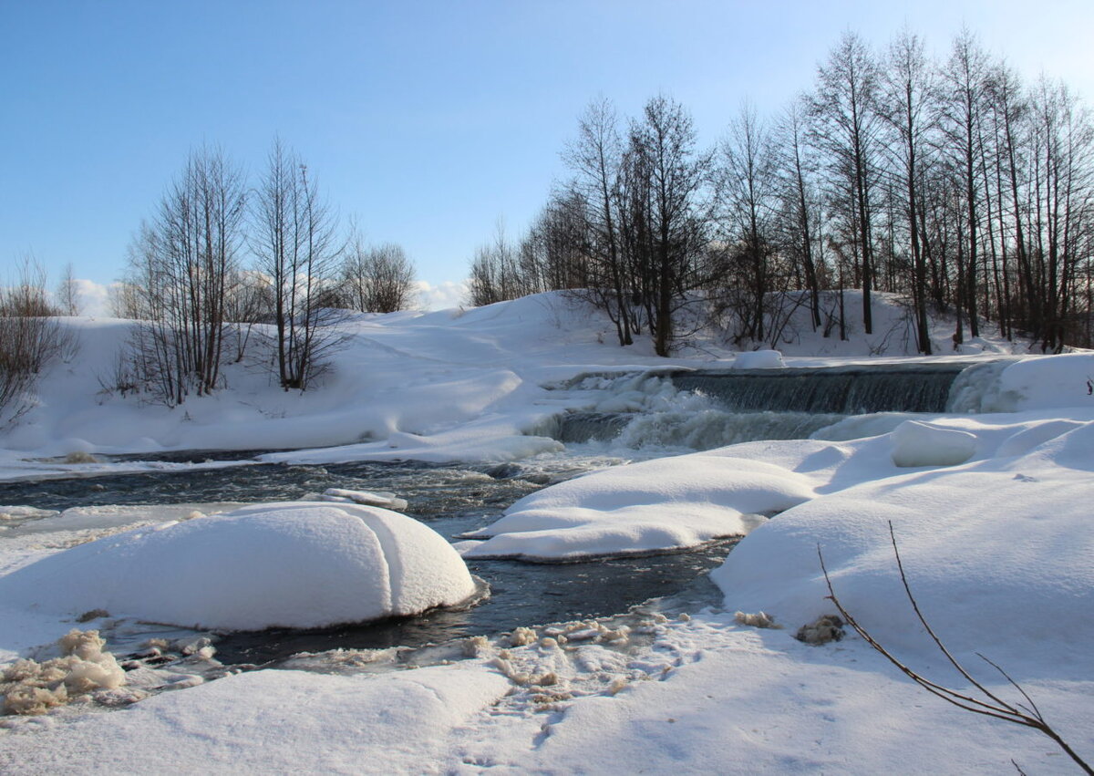 Зимой водопад особенно красив