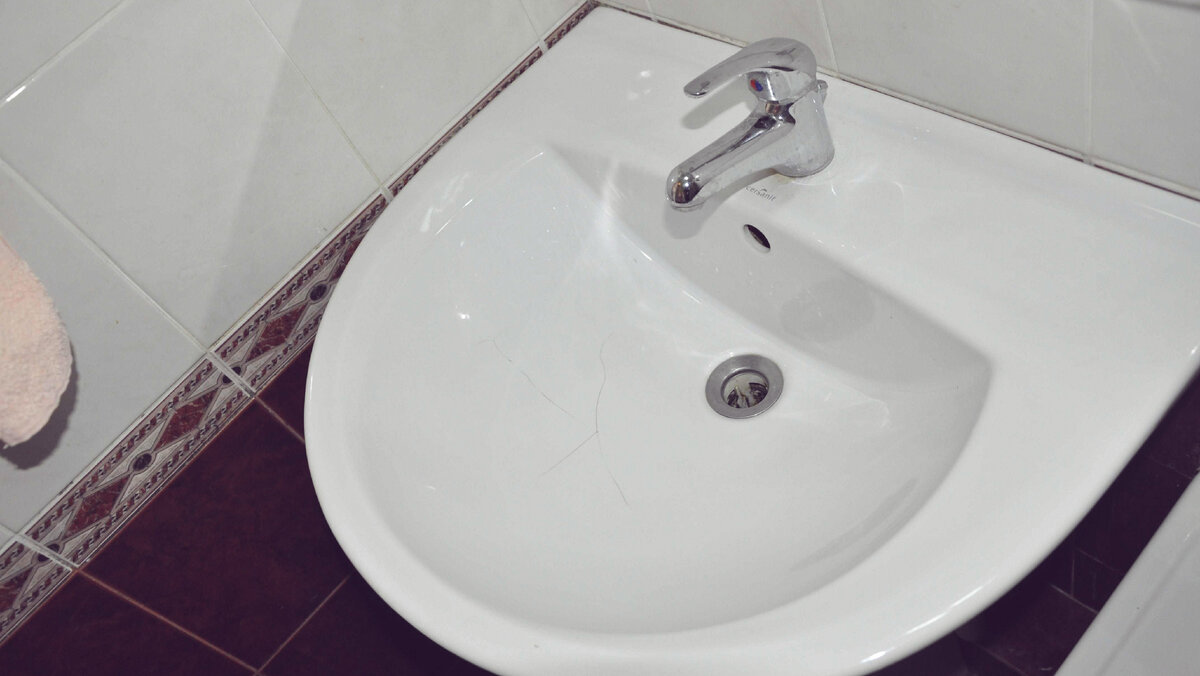 Раковина треснула? Не беда! Несколько лёгких шагов, как восстановить её без замены