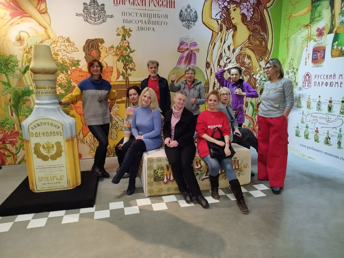 Дружная компания московских блогеров и журналистов