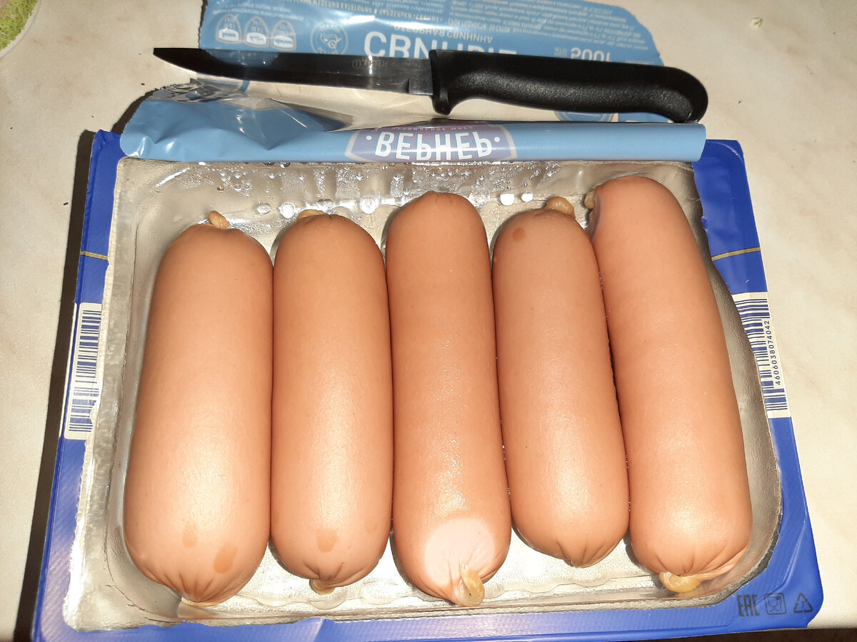 Сардельки Свиные из магазина Чижик. Видите, разного размера