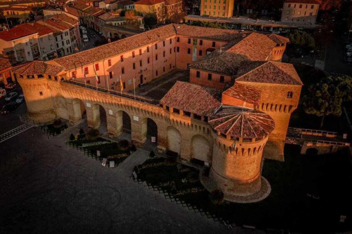 Крепость Форли, фото из интернета. По идее - она должна была быть свидетелем всех этих метаний.