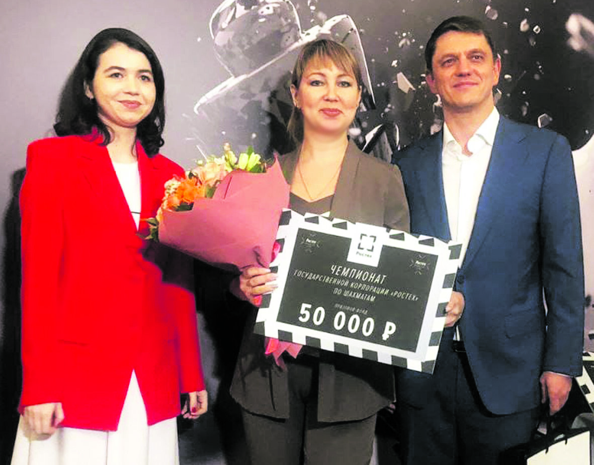 Награду получает Елена Гулик