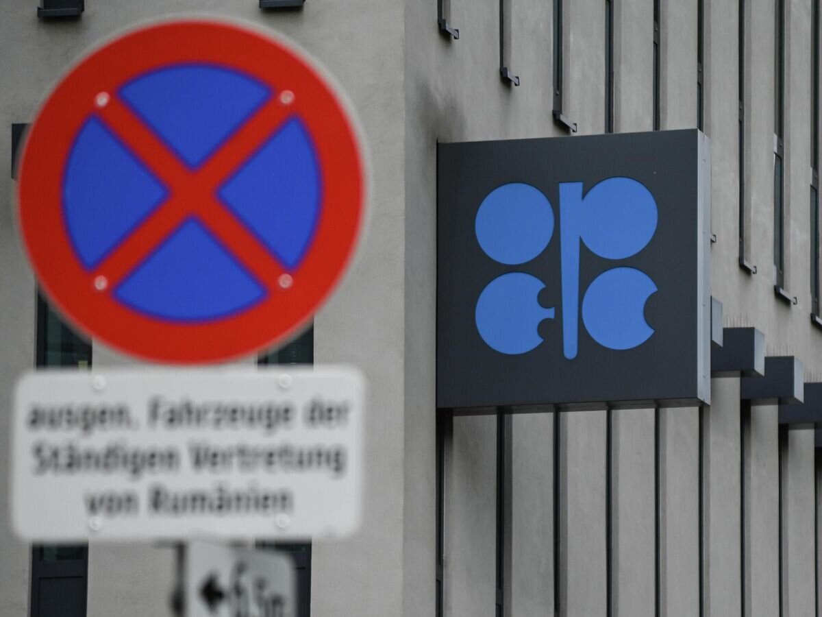    Логотип Организации стран-экспортеров нефти (ОПЕК) на здании штаб-квартиры организации в Вене© РИА Новости / Алексей Витвицкий