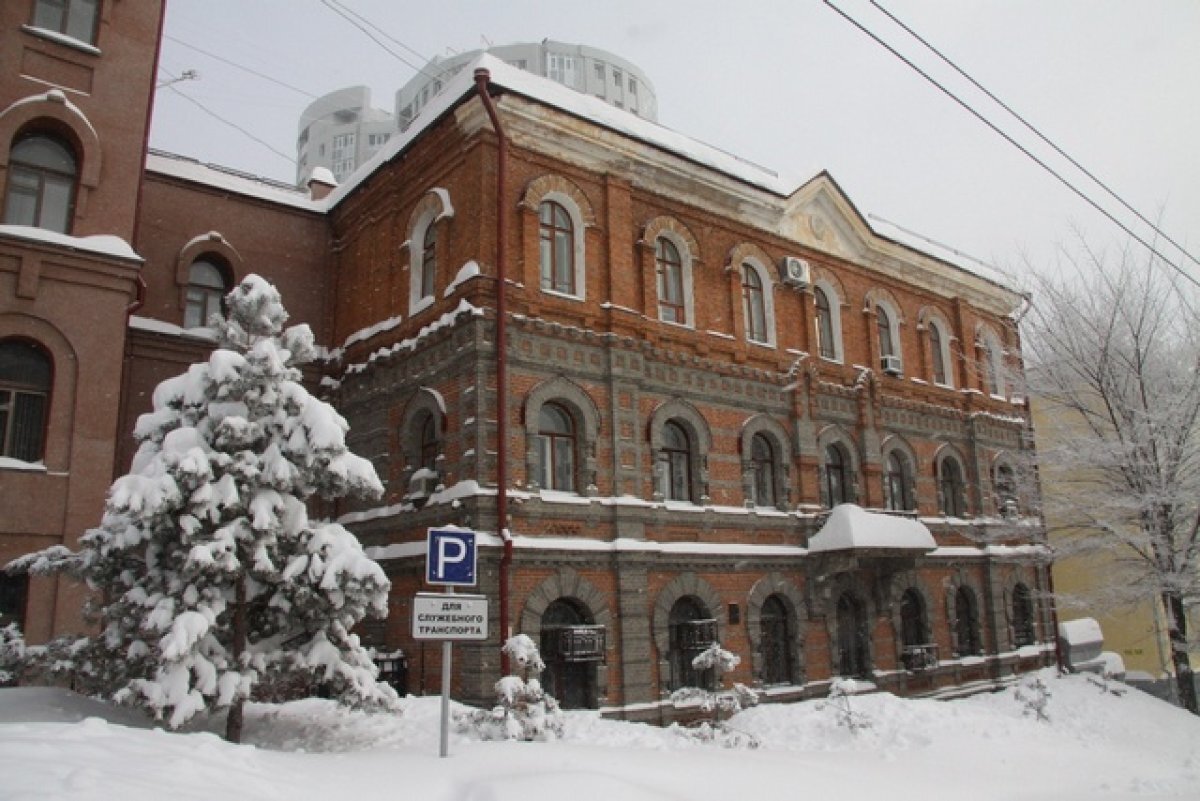    Прокуратура Хабаровского края располагается в историческом здании 1900 года постройки.