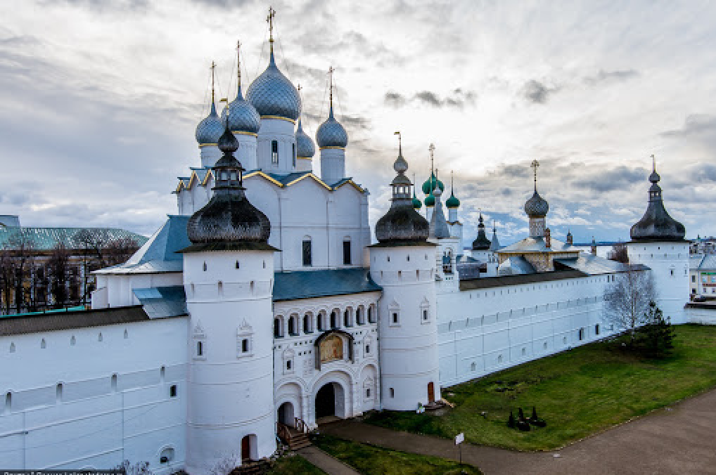 Снимок с сайта: http://www.planetadorog.ru/r/rostovskiy_kreml/