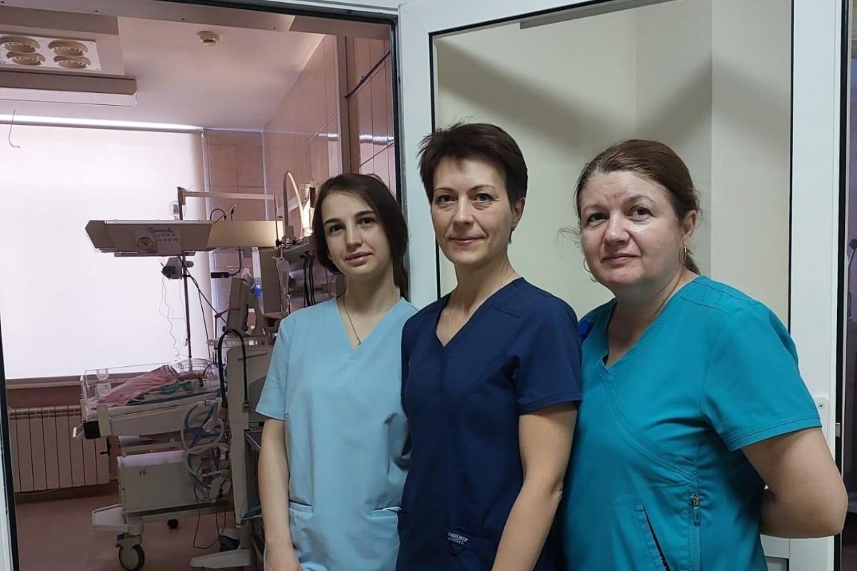    Детские хирурги Наталья Ненилина и Ульяна Самченко, анестезиолог-реаниматолог Татьяна Толстолуцкая.