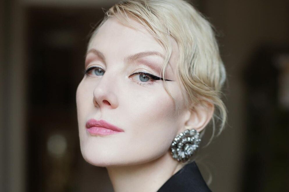     «Я еду к маме»: Рената Литвинова вернулась из Франции в Россию