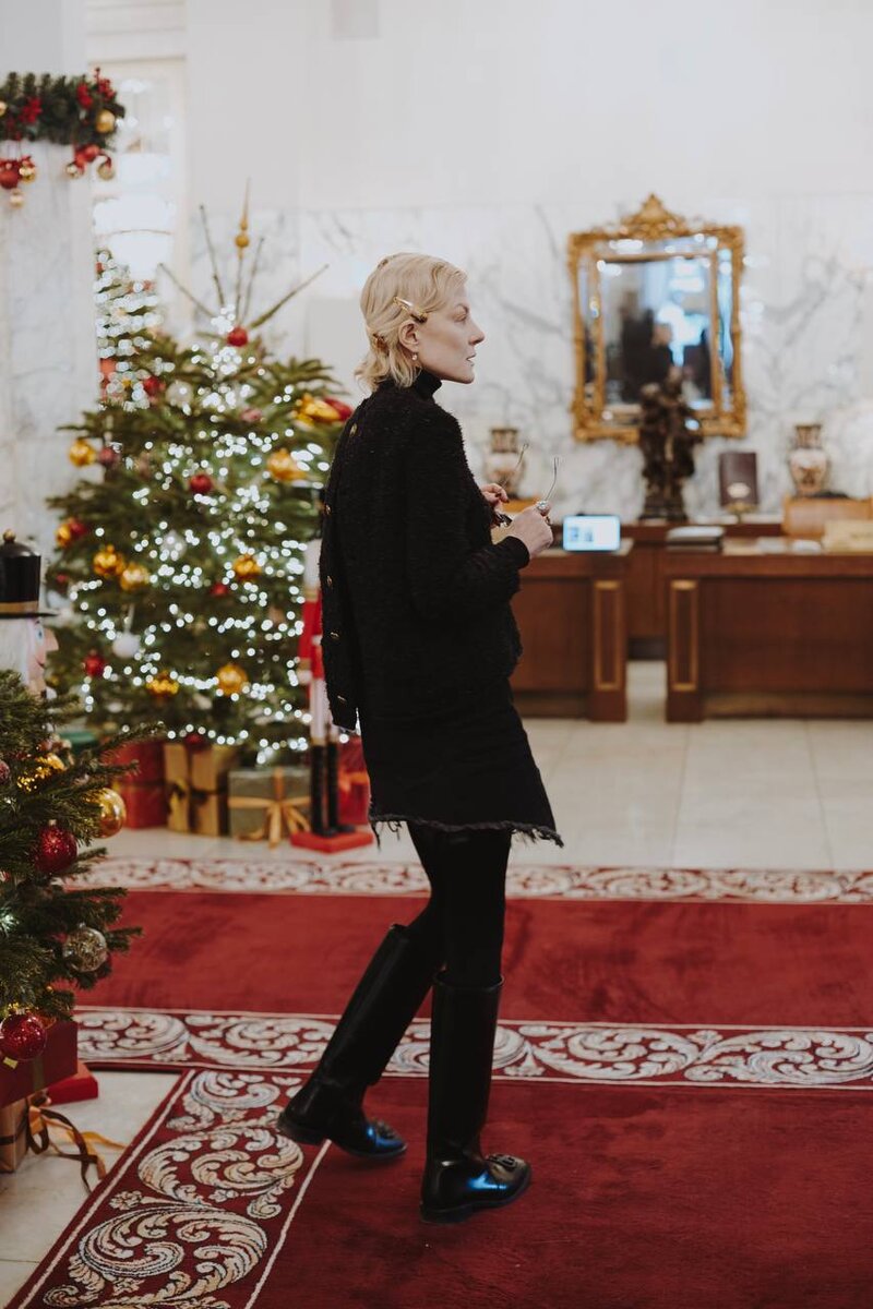    Рената Литвинова появилась в отеле Санкт-Петербургаhttps://t.me/renatalitvinova