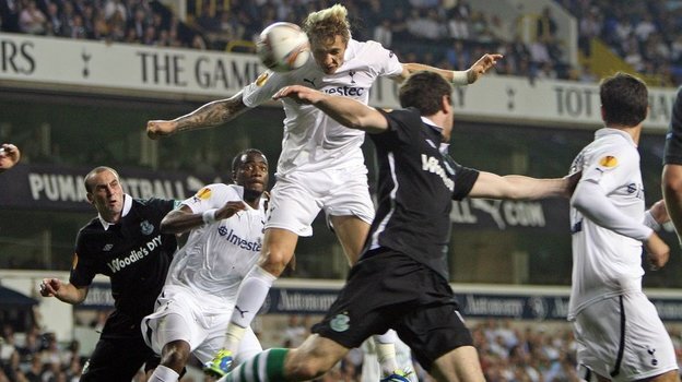    Роман Павлюченко в матче Лиги Европы-2011/12 против «Шэмрок Роверс». Global Look Press