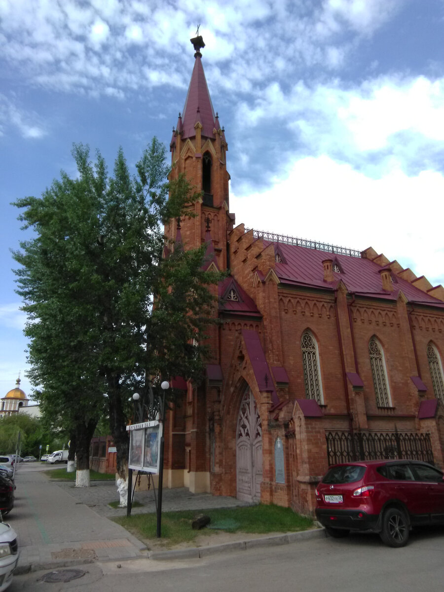 костел в центре г. Иркутска