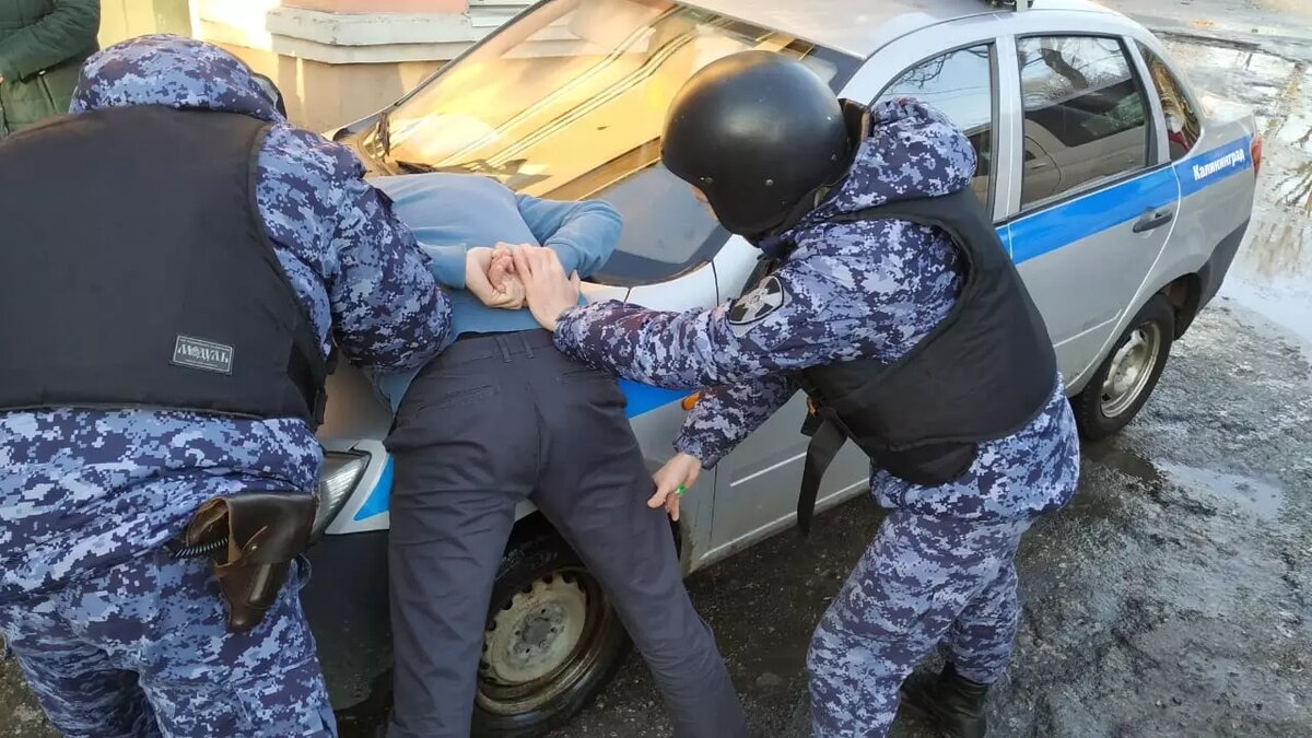     В Нальчике удалось предотвратить теракт на железнодорожном вокзале, его планировал устроить к праздникам местный житель, сообщает Telegram-канал Shot.