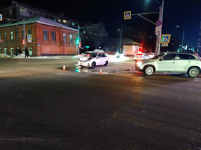    В ДТП с такси травмы получила пассажир кроссовера