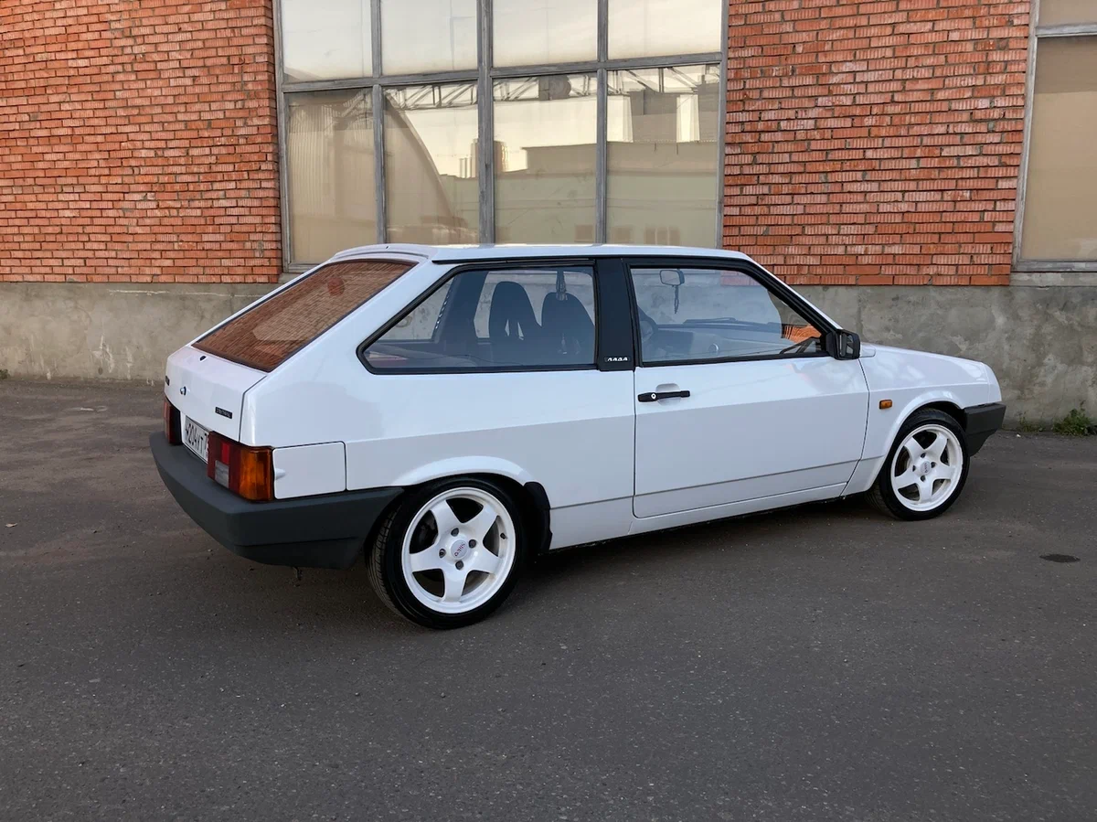 Спасибо что живой! В СССР делали вещи! Конечно не без помощи Porsche =) Источник фото - https://auto.ru/cars/used/sale/vaz/2108/1120936406-432c0a89/