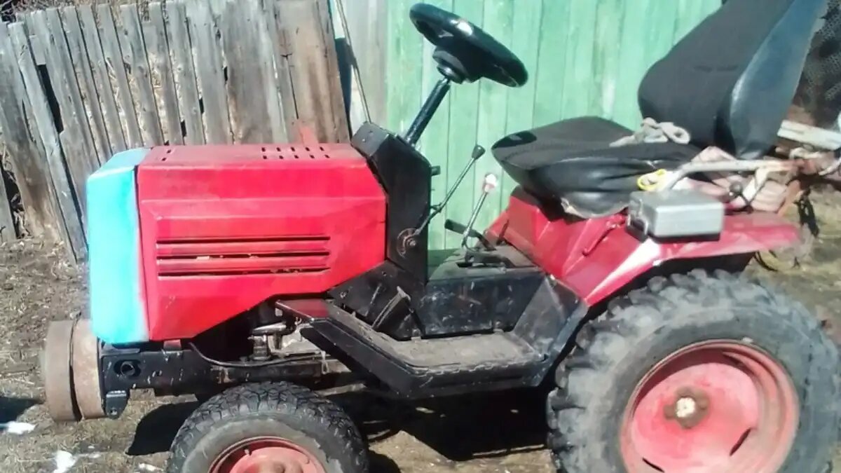 Фото: Иван Якуба/ВКонтакте Самодельный трактор новосибирского школьника (вид сбоку)