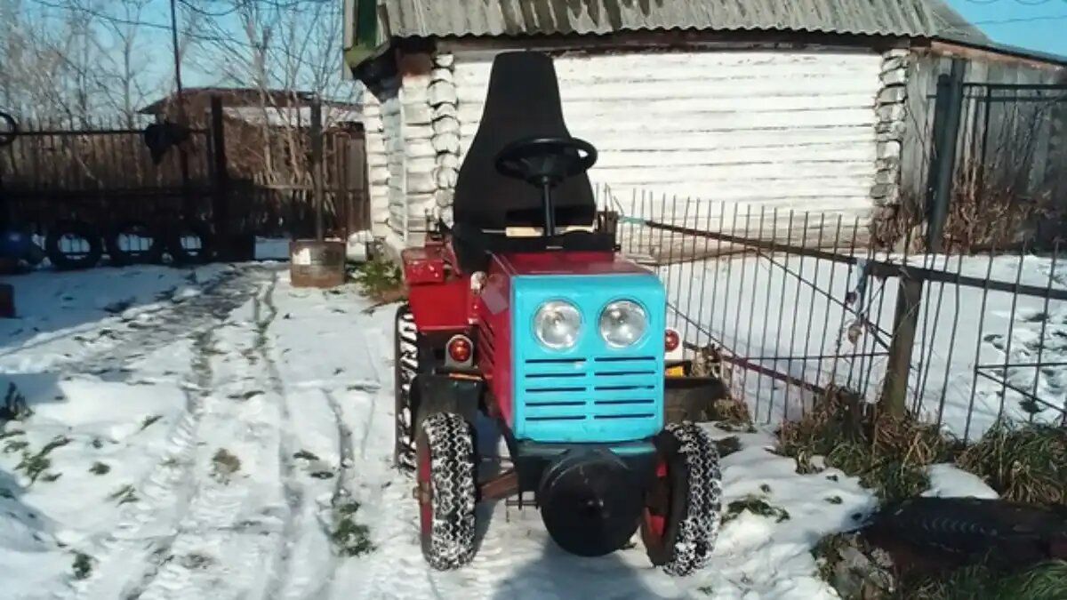 Фото: Иван Якуба/ВКонтакте Новосибирский школьник создал собственный самодельный трактор