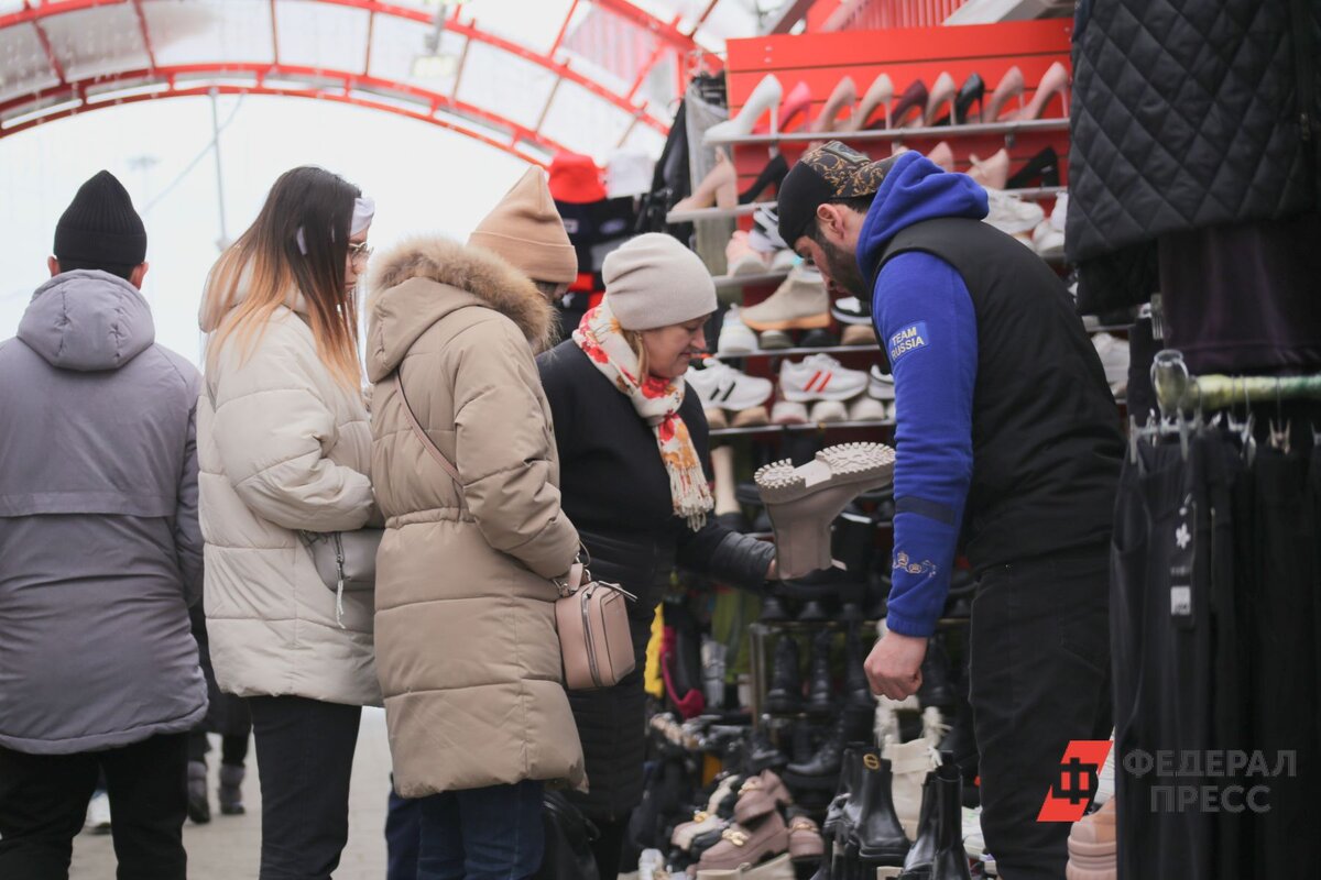 Екатеринбуржцы продают вещи, схожие с теми, что были в нашумевшем сериале.  Фото: ФедералПресс / Ольга Юшкова