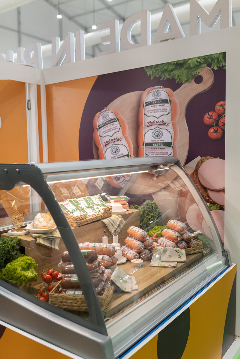 Компания Аби — ведущий в России производитель удобных и простых в приготовлении продуктов питания. По данным потребительской панели GfK, компания является лидером* по продажам во всех категориях присутствия на территории России: «колбасы и сосисочные изделия», «замороженные полуфабрикаты» и «замороженные полностью готовые продукты». *По данным потребительской панели ООО «ГФК-Русь»: 

1. за период с 01.01.2022 по 31.12.2022, по объему покупки домохозяйствами РФ продукции на рынке колбас и сосисочных изделий. По данным потребительской панели ООО «ГФК-Русь», размер выборки: до 10 тыс. домашних хозяйств РФ;
2. за период с 01.01.2022 по 31.12.2022 по объему покупки домохозяйствами РФ продукции на рынке замороженных полуфабрикатов. По данным потребительской панели ООО «ГФК-Русь», размер выборки: до 10 тыс. домашних хозяйств РФ;
3. за период с 01.01.2022 по 31.12.2022, по объему покупки домохозяйствами РФ продукции на рынке замороженных полностью готовых продуктов. По данным потребительской панели ООО «ГФК-Русь», размер выборки: до 20 тыс. домашних хозяйств РФ.