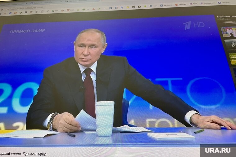    Путина спросили о челябинском хоккее