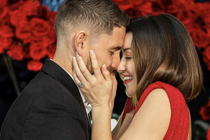     Бывшая возлюбленная Джуда Лоу выходит замуж за футболиста «Арсенала» Жоржиньо