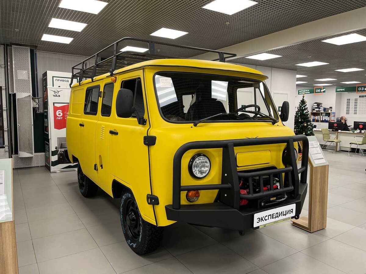 Передний силовой бампер с кенгурином и лебёдкой.