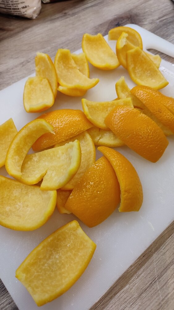 Порезать отваренные корочки