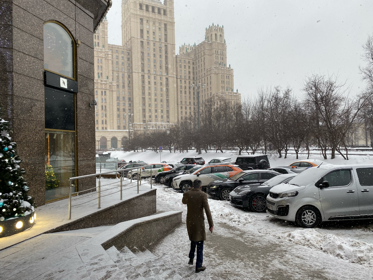 Сколько получает мебельщик из Беларуси, которые ездит на заработки в  Москву? | Евгений и Дарья Олейники | Дзен