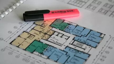     Район ДОК в Тюмени будет полностью перестроен по программе комплексного развития территорий. В рамках реновации здесь планируется снести порядка 300 частных домов. Однако местные жители не согласны с условиями расселения и компенсаций, которые им предлагают за их участки.