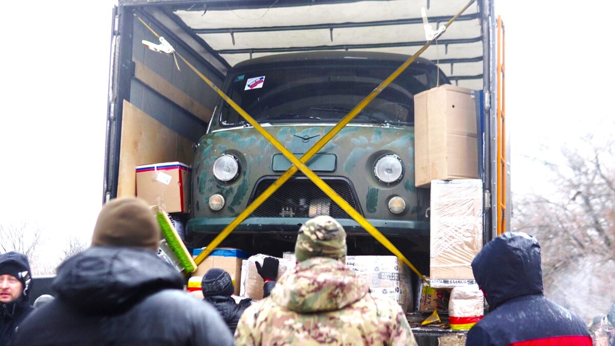    В преддверии Нового года югорчане доставили бойцам большую партию гумпомощи