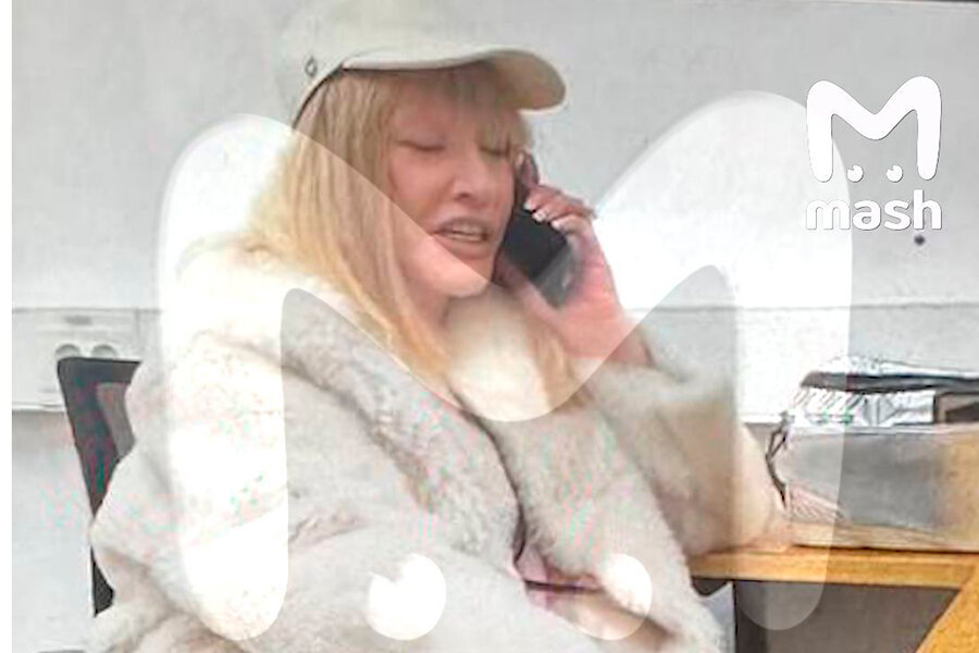    Пугачева во время допроса на таможне. Фото: Mash / Telegram