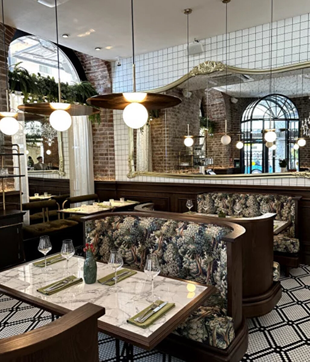 Grande friends forever остоженка. Grande ресторан на остоженке. Остоженка, 7, стр. Кафе grande москва. Френдс форевер кафе.