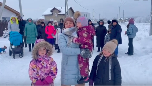 Фото: скриншот видеообращения жителей поселка «Кинза» к президенту.