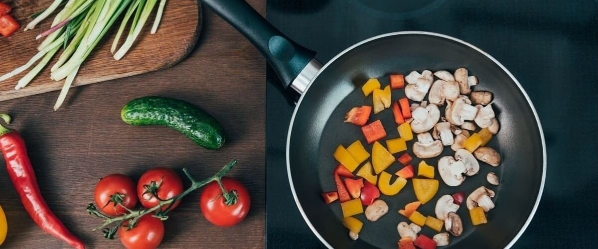 По разным данным, критическая температура нагревания посуды из тефлона колеблется в пределах от 220°С до 350°С