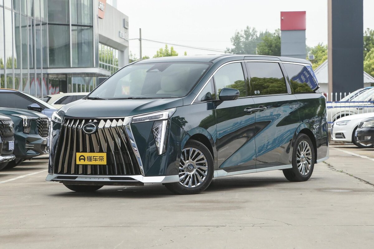    Из новых моделей на российском рынке появится GAC GM8, старт продаж должен состояться в первой половине 2024-го. Левченко Максим