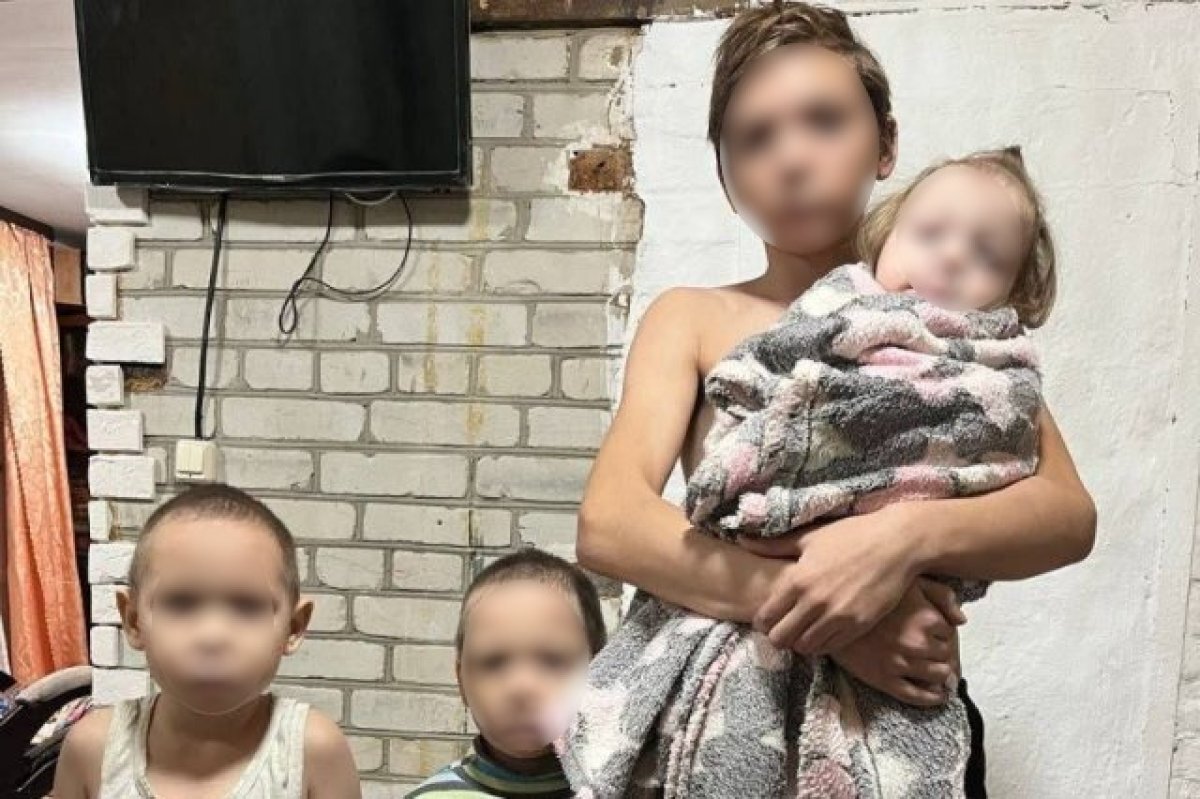    Дети выскочили из дома в чем были, старший брат сразу отвел малышей к соседям.