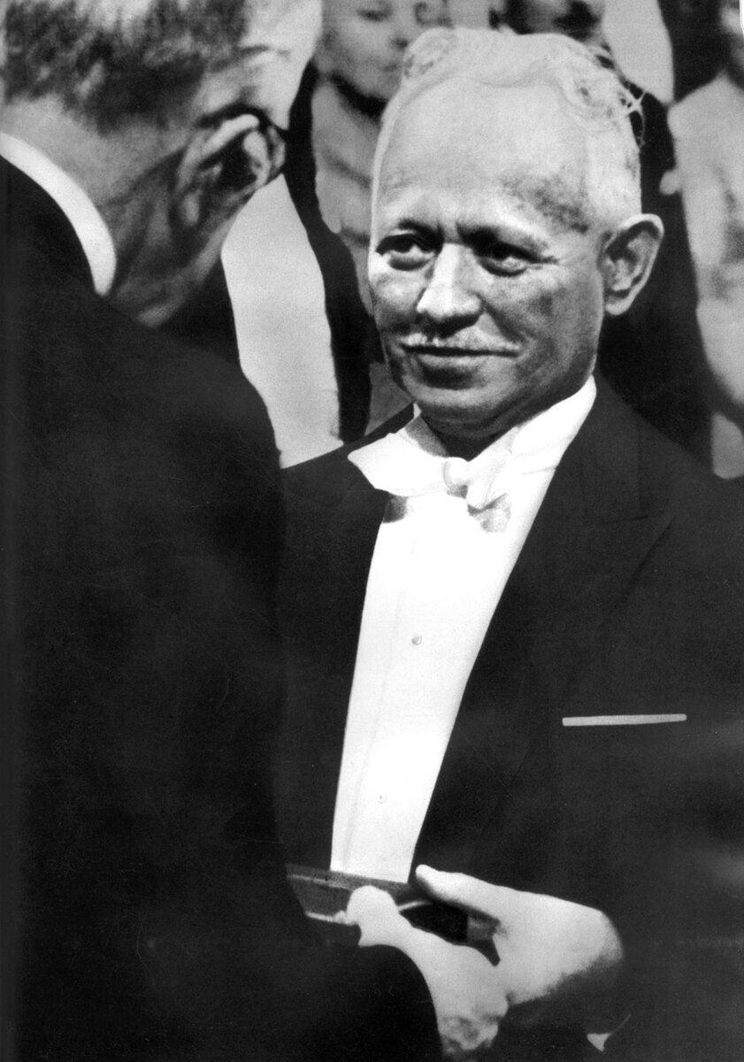 михаил шолохов 1965. шолохов 1965 нобелевская премия. михаил шолохов нобелевская премия. м. шолохов на вручении нобелевской премии.
