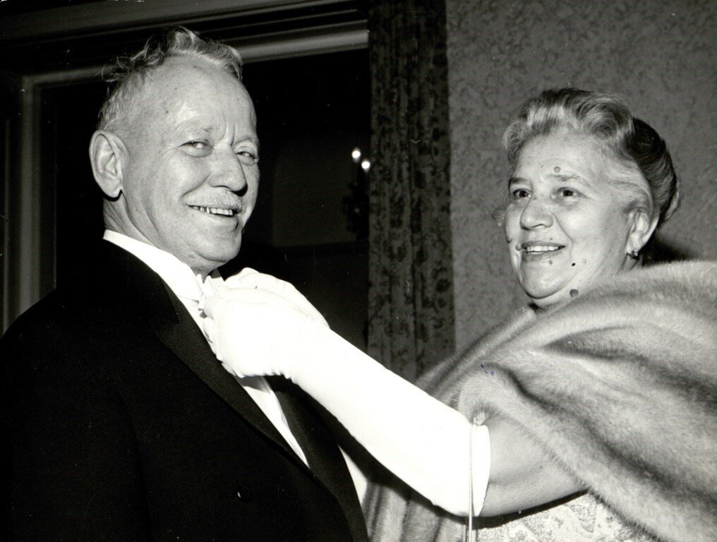 михаил шолохов 1965. шолохов нобелевская премия. михаил шолохов вручение нобелевской премии. шолохов на вручении нобелевской премии. михаил александрович шолохов нобелевская премия.