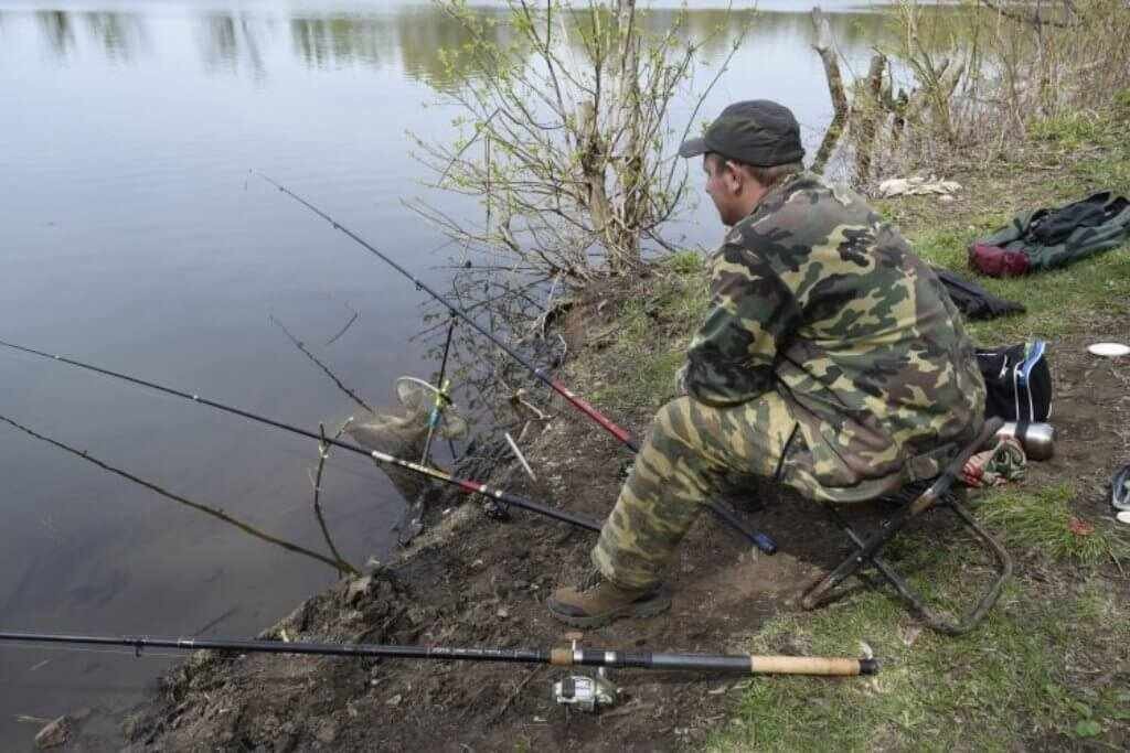 Рыбалка весной на удочку. Удочка для рыбалки. Поплавочная рыбалка. Рыбалка на карася на поплавочную удочку.