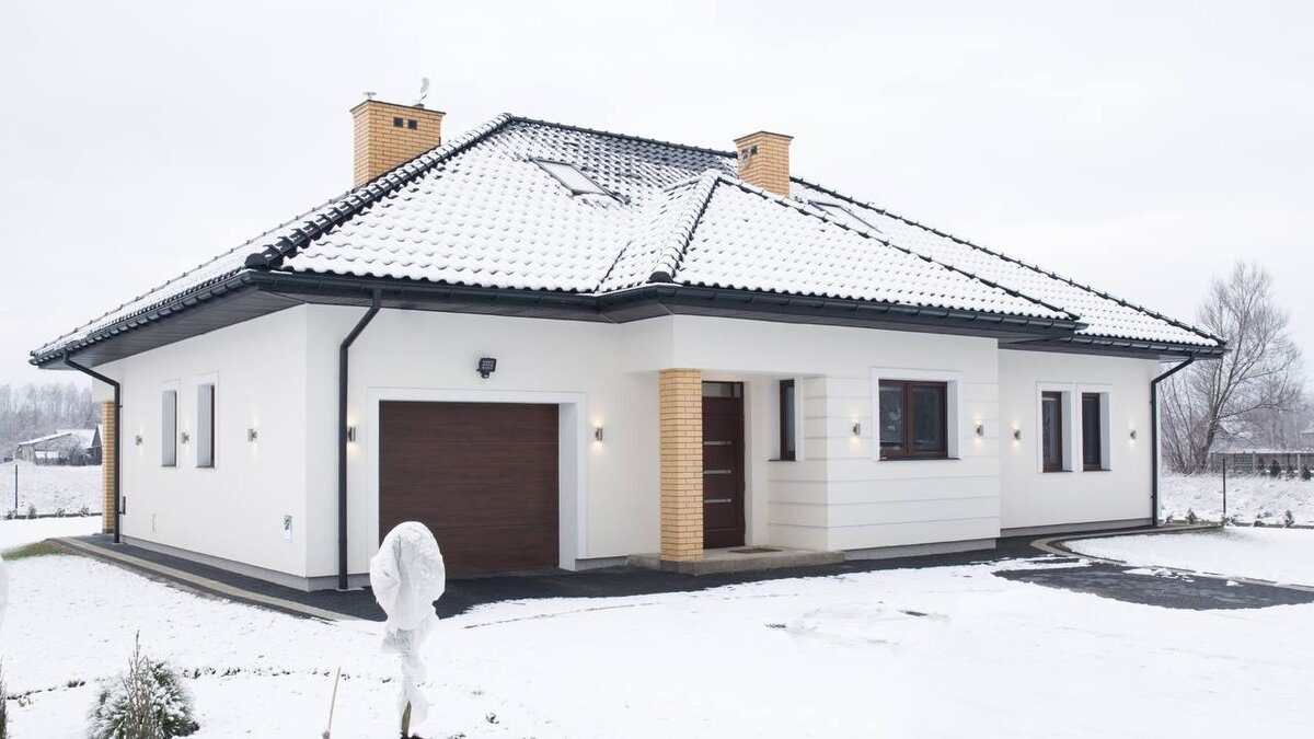 Если вы живете в загородном доме не круглый год, на зиму переезжаете в городскую квартиру, очень важно знать, как правильно законсервировать дом.