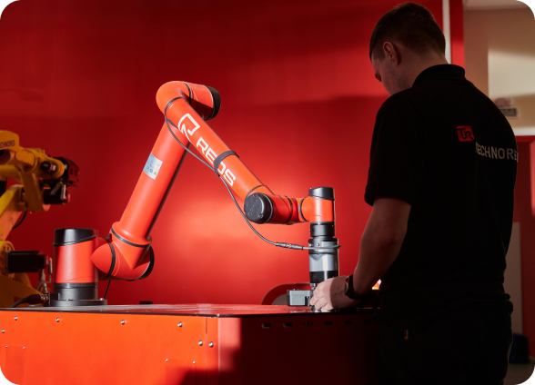 Компания TECHNORED может автоматизировать любую повторяющуюся задачу, от сварки при высоких температурах до сборки бургеров. Роботизированные руки московских разработчиков уже используют не только в России, но и в странах СНГ. Основатель TECHNORED запустит полноценное производство Made in Russia уже в следующем году, сократив долю иностранных комплектующих до минимума.