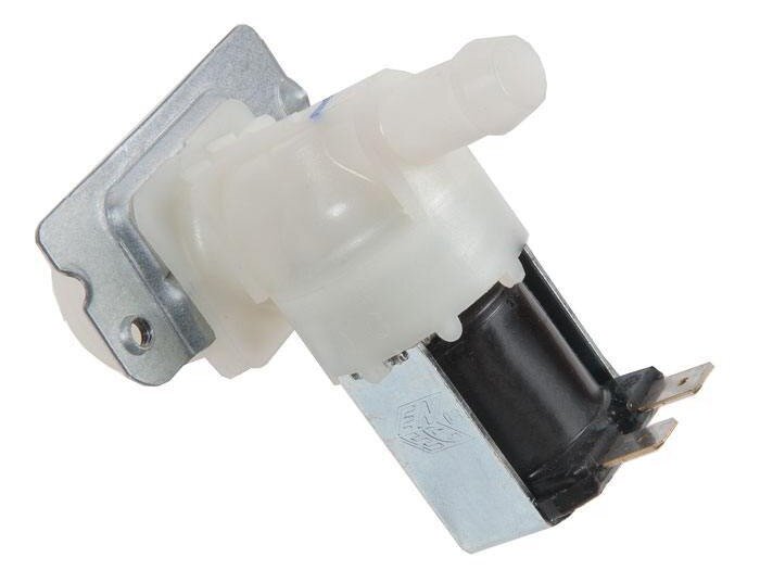 Данный узел представляет собой корпус с мембраной и электромагнитной катушкой, которая регулирует положение мембраны. Наиболее часто из строя выходит именно катушка. Она перегорает со временем из-за долгой эксплуатации. К быстрому износу и
выходу катушки из строя приводит слабый напор подачи воды в машину по причине слабого напора в водопроводе, не полностью
открытого вентиля или засора в фильтре-сеточке. Клапан работает дольше обычного, что приводит к его скорому выходу из строя.
Неисправность заливного клапана – наиболее частая причина того, почему в машинку не поступает вода.