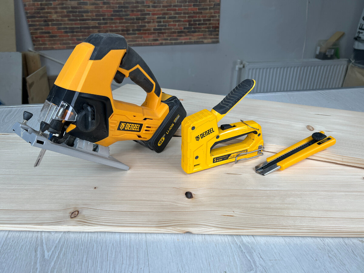 Для создания простого, но удивительно интересного декоративного ящика мы возьмем стартовый материал - мебельный щит, который легко приобрести в любом строительном магазине. Толщина щита 12 мм.