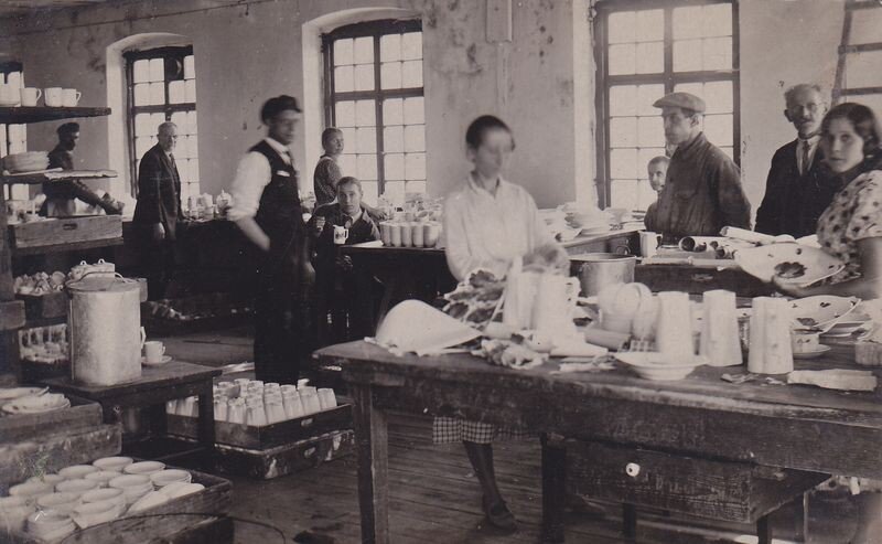На фабрике Кузнецовых. Дореволюционное фото.
