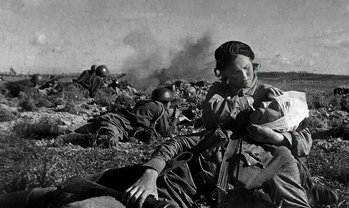 Попавших в вов. Бой санинструктор в ВОВ 1941-1945. ВОВ санинструктор на поле боя. Сестры милосердия на поле боя ВОВ.
