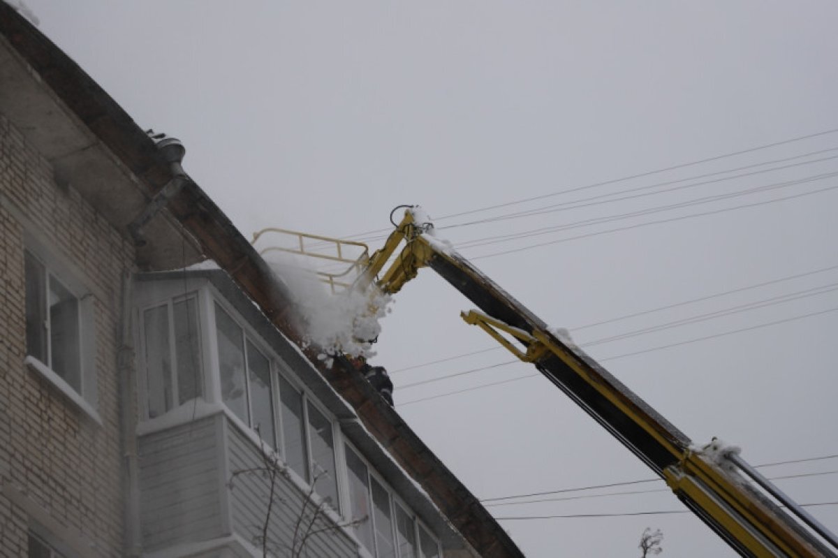    Глава тульской администрации проконтролировал ремонт обвалившейся крыши