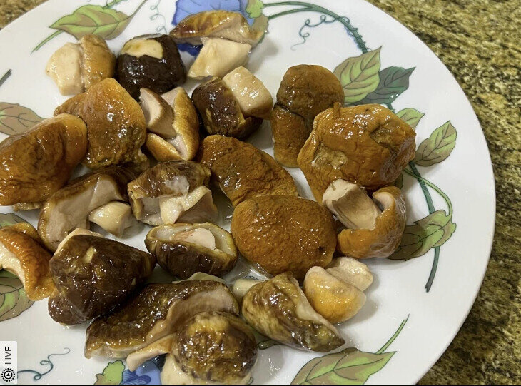 Вот готовые, дегустация, почти не усохшие, теперь вялю сильнее гораздо.