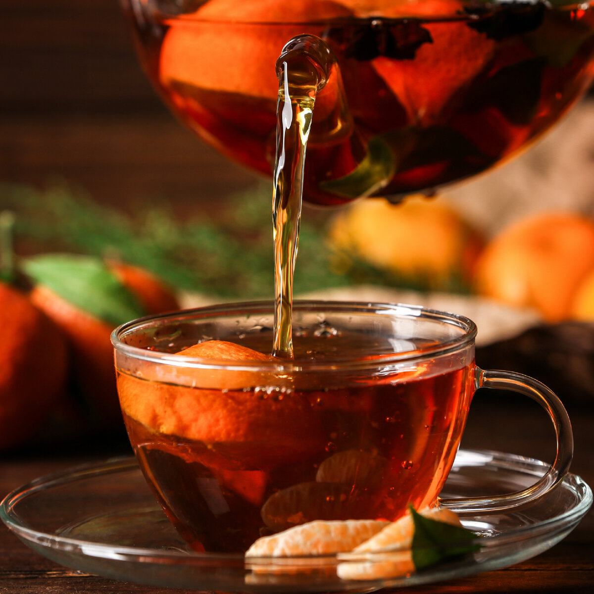 Напиток из корок мандарина. Напиток из кожуры апельсина и мандарина. Мандариновый чай рецепт. Мандариновый чай. Чай с мякотью мандарина.