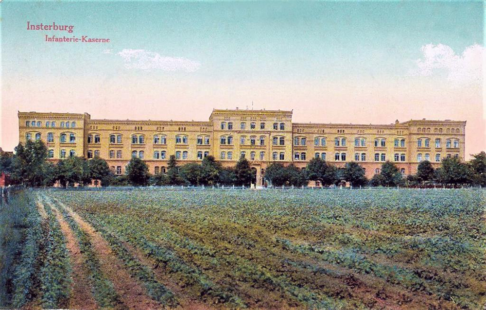 Казармы и большое картофельное поле.