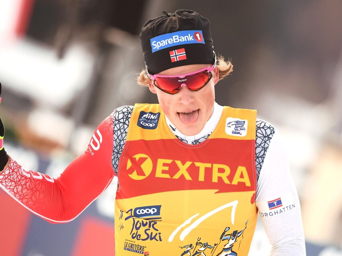    Йоханнес Клебо (Норвегия) на финише дистанции масс-старта классическим стилем на соревнованиях среди мужчин по лыжным гонкам "Тур де Ски" в Валь-ди-Фьемме.© РИА Новости / Алексей Филиппов